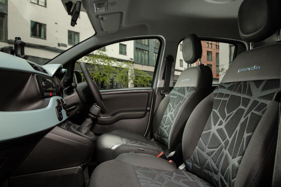 Детали интерьера Fiat Panda Hybrid Launch Edition (319) 2020 года  (UK) (фото 38 из 40)